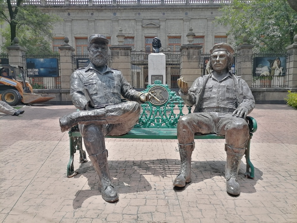 RETIRA ALCALDÍA CUAUHTÉMOC ESCULTURA ‘MONUMENTO ENCUENTRO’ DEL JARDÍN TABACALERA ANTE IRREGULARIDADES EN SU INSTALACIÓN