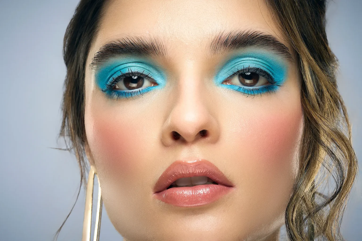 Belleza digital y sirenas urbanas: abrebocas de tendencias con Atenea