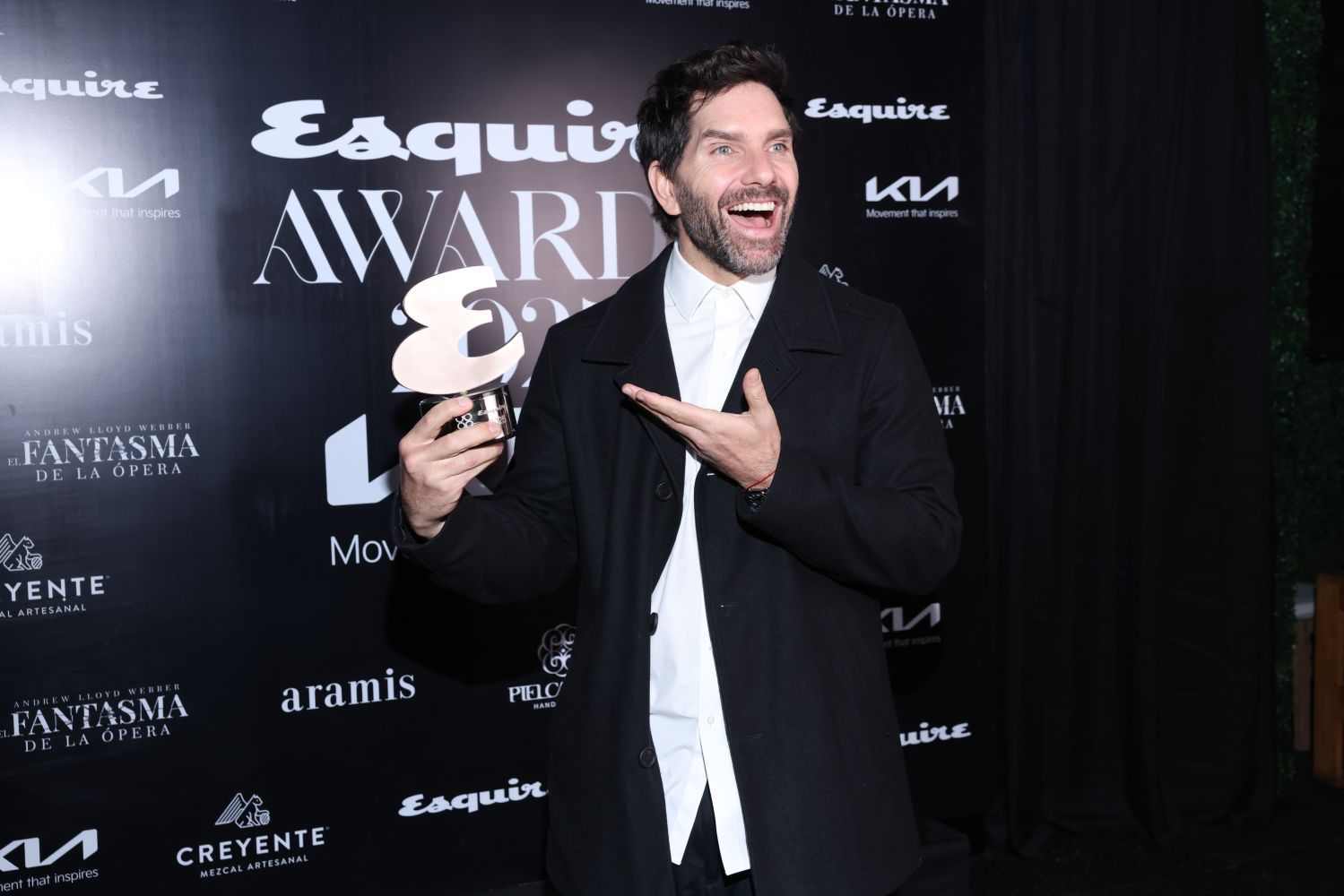 Revista Esquire premia a Arap Bethke por su liderazgo social en los ‘Esquire Awards 2025’ El actor recibe el premio que celebra su trayectoria actoral, conciencia ecológica y liderazgo social.