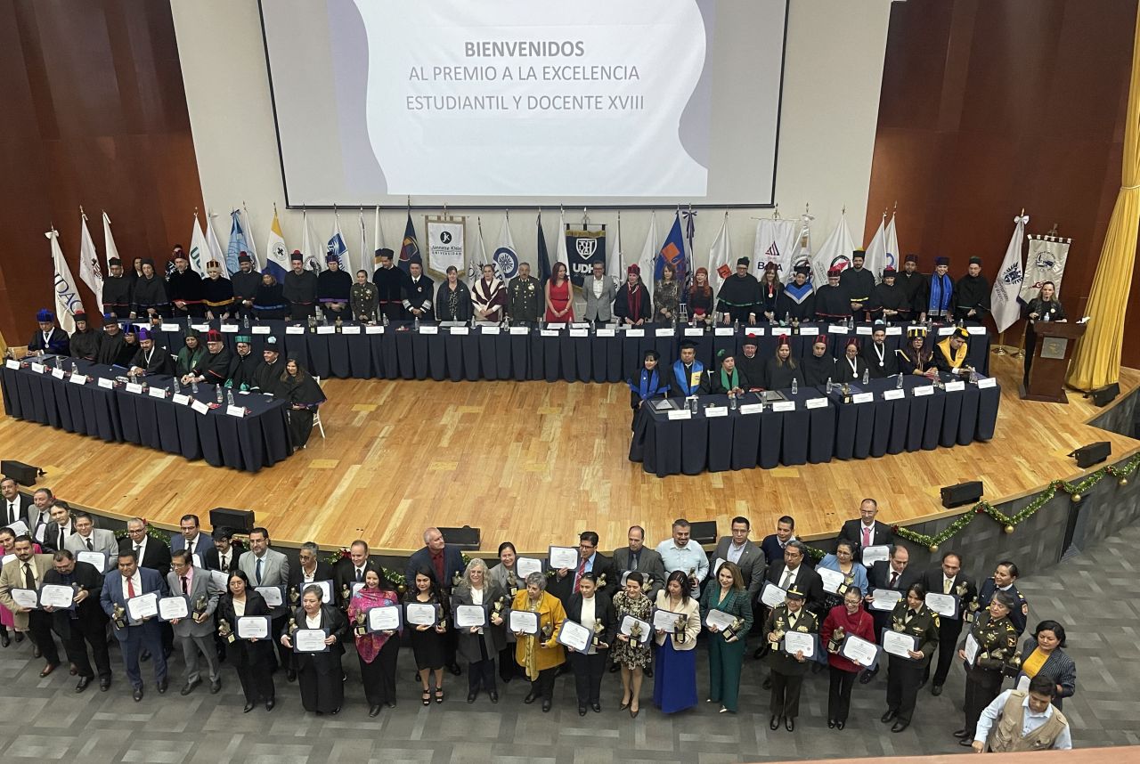 La educación debe ser permanente, incluyente, digital y profundamente humana, coinciden en premios ALPES